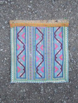 画像1: 【２１ｃｍ×１９・５ｃｍ】モン族＊アンティーク生地