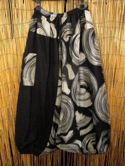画像1: 黒色＋和風プリント＊切り替え＊コットン素材＊ふんわり＊サルエルパンツ