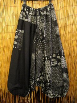 画像1: 黒色＋和風プリント＊切り替え＊コットン素材＊ふんわり＊サルエルパンツ
