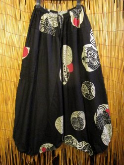 画像1: 黒色＋和風プリント＊切り替え＊コットン素材＊ふんわり＊サルエルパンツ