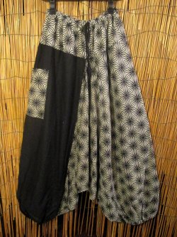 画像1: 黒色＋和風プリント＊切り替え＊コットン素材＊ふんわり＊サルエルパンツ