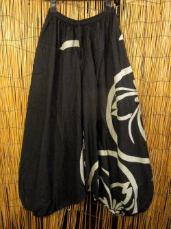 画像1: 黒色＋和風プリント＊切り替え＊コットン素材＊ふんわり＊サルエルパンツ