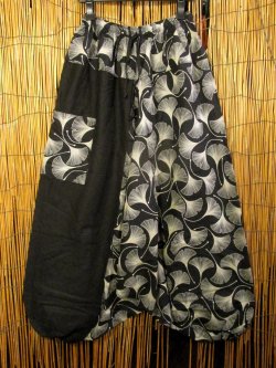 画像1: 黒色＋和風プリント＊切り替え＊コットン素材＊ふんわり＊サルエルパンツ