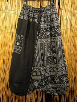 画像1: 黒色＋和風プリント＊切り替え＊コットン素材＊ふんわり＊サルエルパンツ