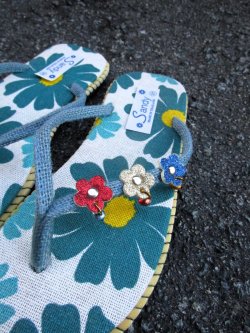 画像3: 【２２・５ｃｍ〜２３ｃｍ】お花プリント＊鈴付き＊ビーチサンダル