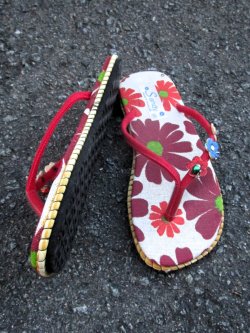 画像2: 【２２・５ｃｍ〜２３ｃｍ】お花プリント＊鈴付き＊ビーチサンダル
