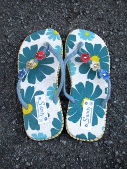 画像4: 【２２・５ｃｍ〜２３ｃｍ】お花プリント＊鈴付き＊ビーチサンダル
