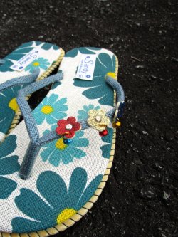 画像2: 【２３・５ｃｍ〜２４ｃｍ】お花プリント＊鈴付き＊ビーチサンダル