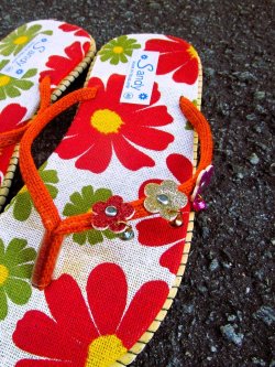 画像2: 【２４・５ｃｍ〜２５ｃｍ】お花プリント＊鈴付き＊ビーチサンダル