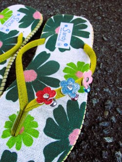 画像2: 【２４・５ｃｍ〜２５ｃｍ】お花プリント＊鈴付き＊ビーチサンダル