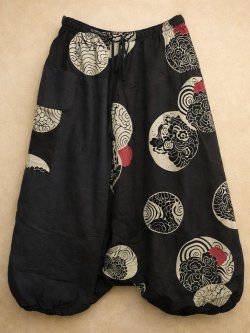 画像1: 黒色＋和風プリント＊切り替え＊コットン素材＊ふんわり＊サルエルパンツ