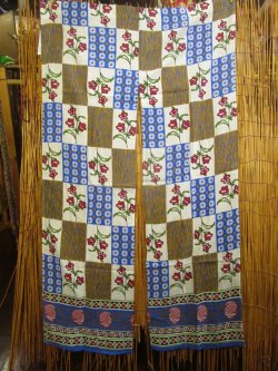 画像2: 【１５０ｃｍ×８５ｃｍ】インド綿＊お花プリント＊暖簾＊のれん