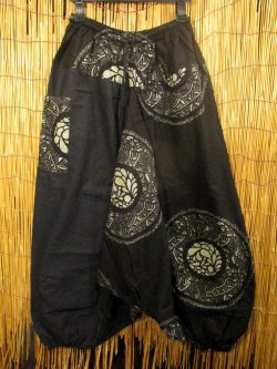 画像1: 黒色＋和風プリント＊切り替え＊コットン素材＊ふんわり＊サルエルパンツ