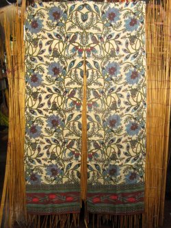 画像1: 【１５０ｃｍ×８５ｃｍ】インド綿＊お花プリント＊暖簾＊のれん