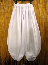 画像: 白色＊コットン素材＊ゆったりシルエット＊ビッグアラジンパンツ＊バルーンパンツ
