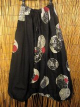 画像: 黒色＋和風プリント＊切り替え＊コットン素材＊ふんわり＊サルエルパンツ