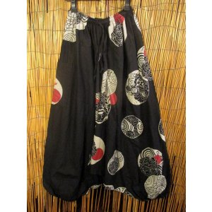 画像: 黒色＋和風プリント＊切り替え＊コットン素材＊ふんわり＊サルエルパンツ