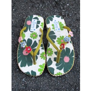 画像: 【２２ｃｍ〜２２・５ｃｍ】お花プリント＊鈴付き＊ビーチサンダル