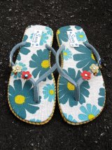 画像: 【２３ｃｍ〜２３・５ｃｍ】お花プリント＊鈴付き＊ビーチサンダル