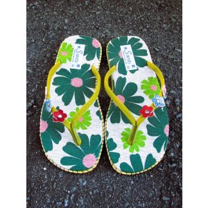 画像: 【２４・５ｃｍ〜２５ｃｍ】お花プリント＊鈴付き＊ビーチサンダル
