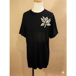 画像: 黒色＊コットン素材＊抜染プリント＊ロータス＊半袖＊Ｔシャツ＊２ＸＬ