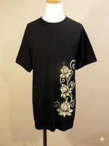 画像: 黒色＊コットン素材＊抜染プリント＊ロータス＊半袖＊Ｔシャツ＊２ＸＬ