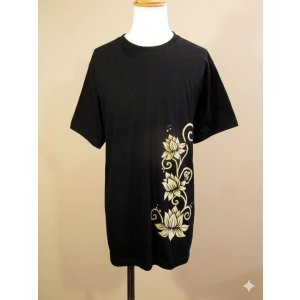 画像: 黒色＊コットン素材＊抜染プリント＊ロータス＊半袖＊Ｔシャツ＊２ＸＬ