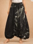 画像1: 黒色＋和風プリント＊切り替え＊コットン素材＊ふんわり＊サルエルパンツ