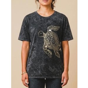 画像: ストーンウォッシュ加工＊コットン素材＊ウミガメ＊ハンドペイント＊半袖Ｔシャツ＊Ｌ