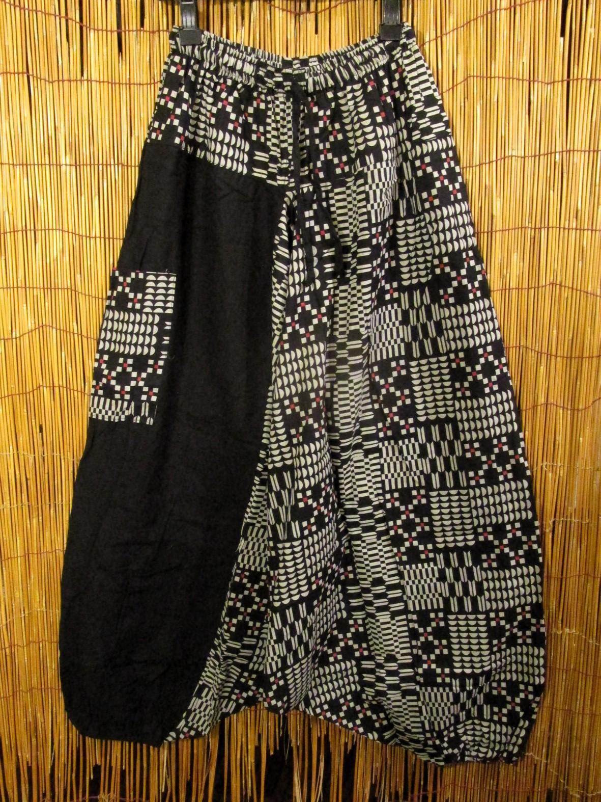 画像1: 黒色＋和風プリント＊切り替え＊コットン素材＊ふんわり＊サルエルパンツ