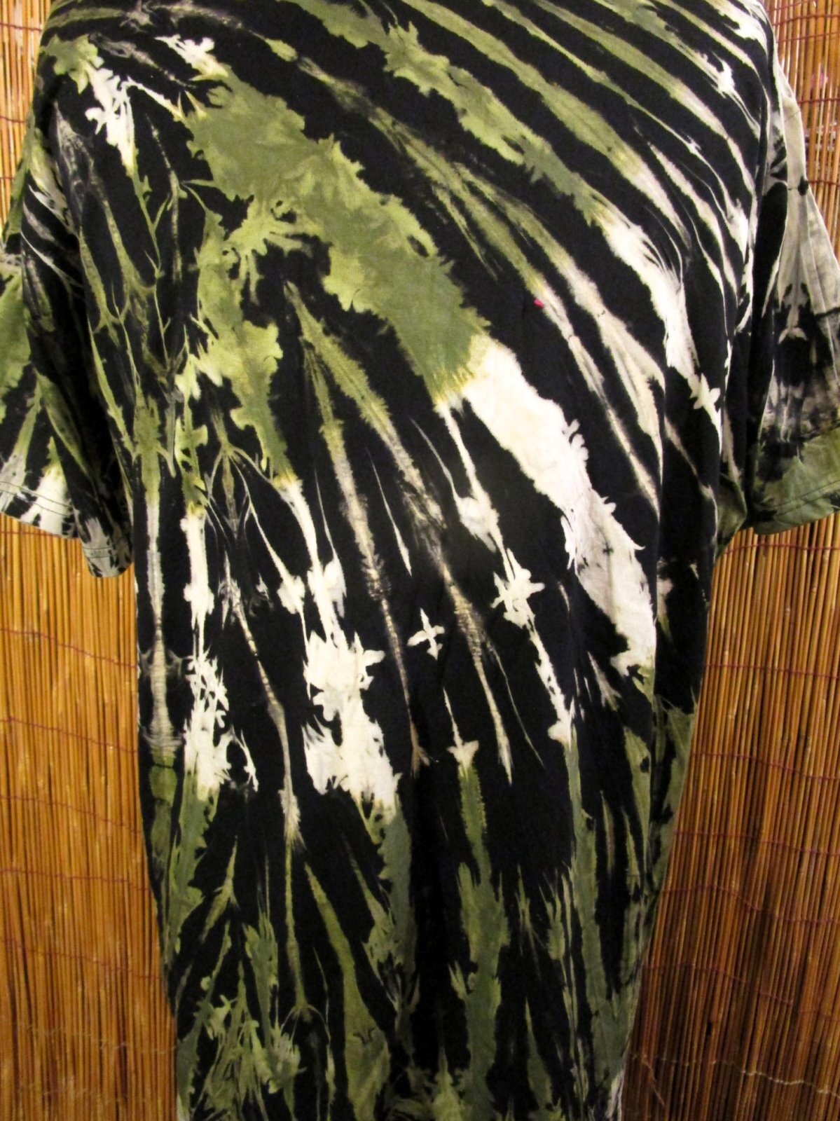 画像: 黒色ベース＊タイダイ染め＊コットン素材＊半袖＊Ｔシャツ＊ＸＬ