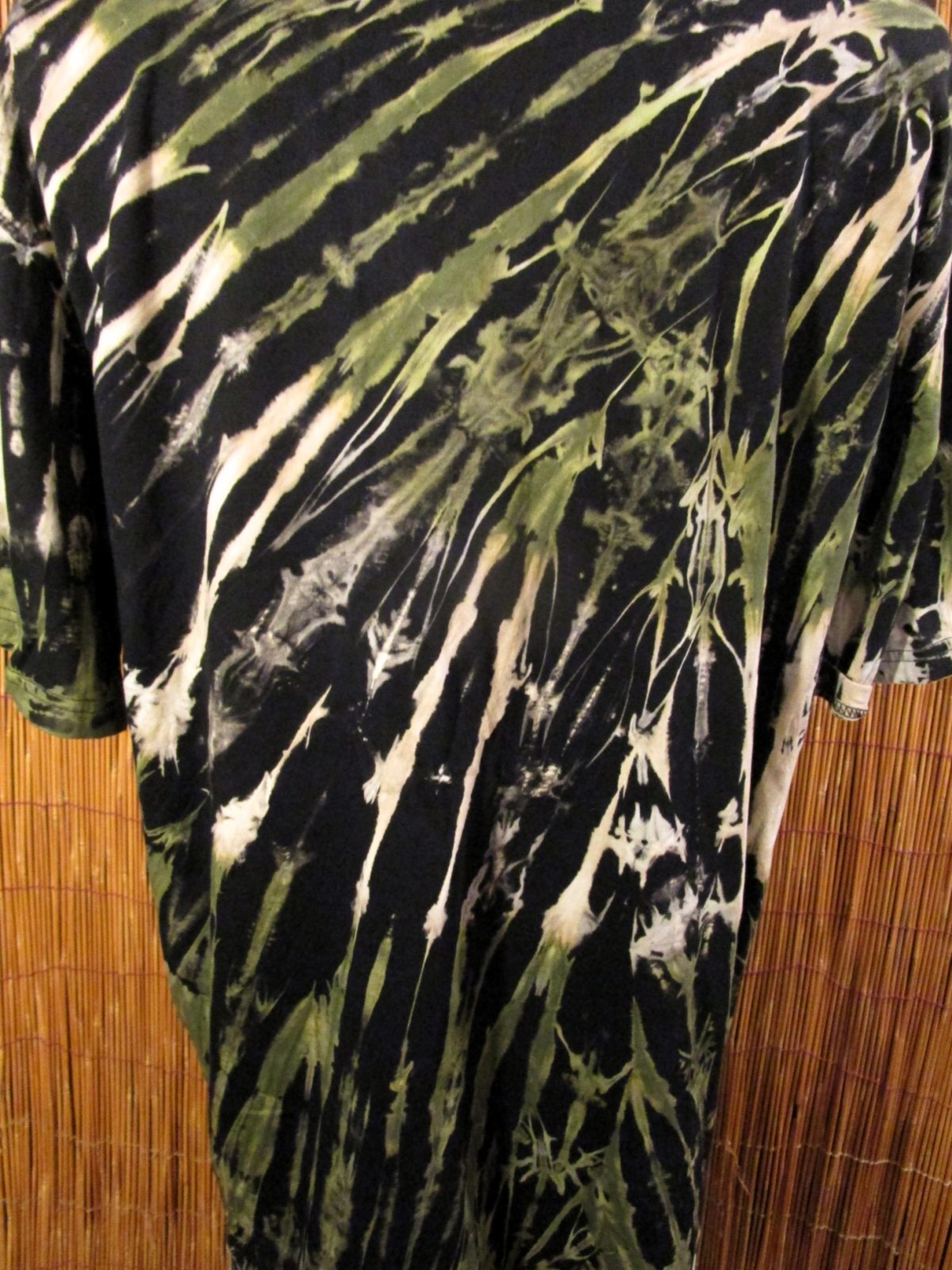 画像: 黒色ベース＊タイダイ染め＊コットン素材＊半袖＊Ｔシャツ＊ＸＬ