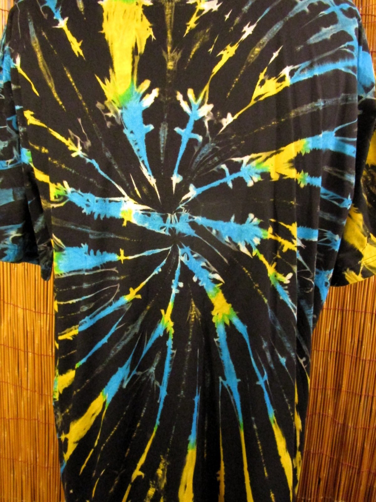 画像: 黒色ベース＊タイダイ染め＊コットン素材＊半袖＊Ｔシャツ＊ＸＬ