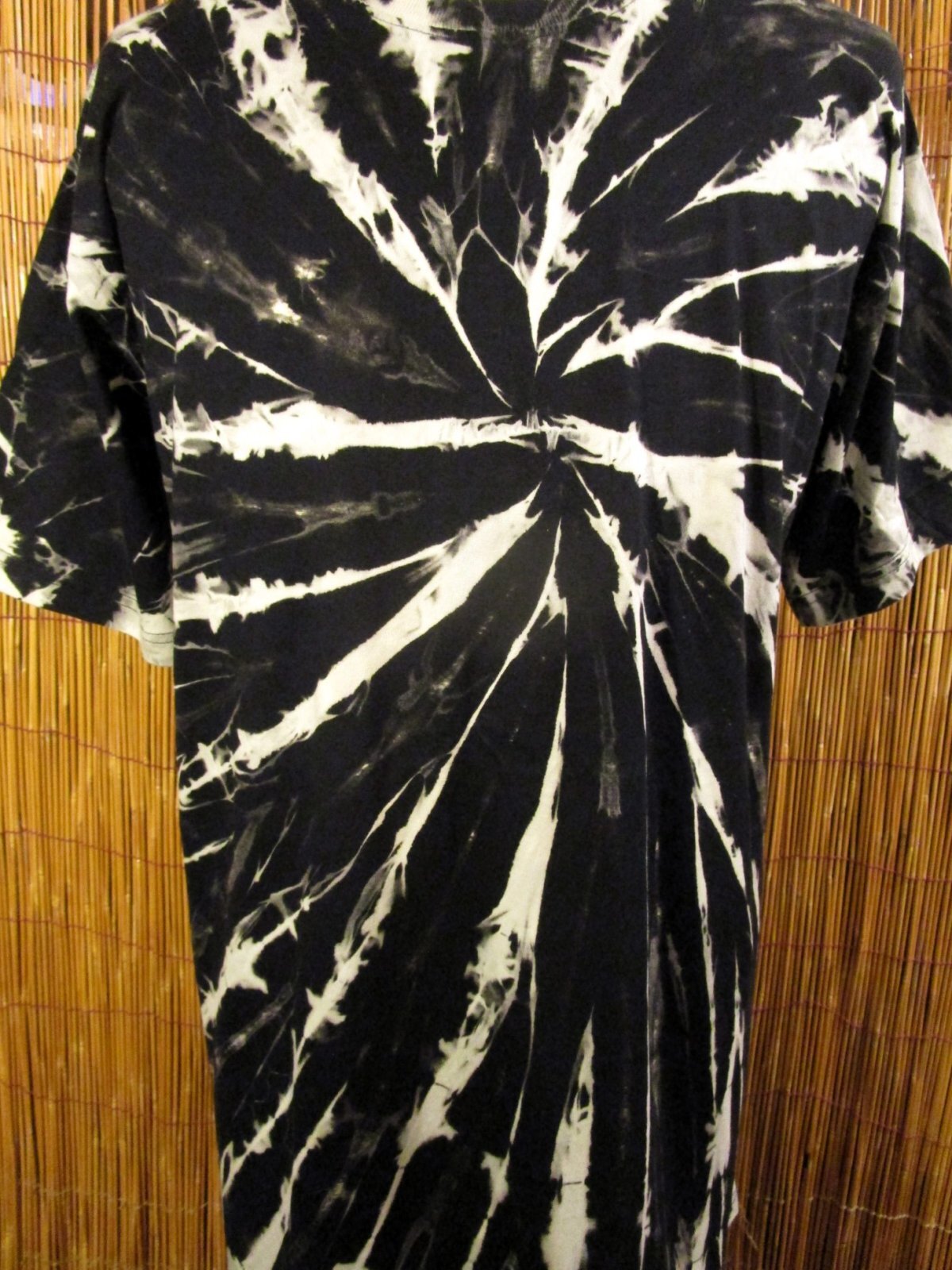 画像: 黒色ベース＊タイダイ染め＊コットン素材＊半袖＊Ｔシャツ＊ＸＬ