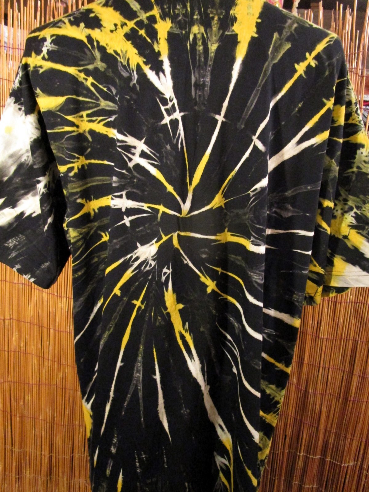 画像: 黒色ベース＊タイダイ染め＊コットン素材＊半袖＊Ｔシャツ＊ＸＬ