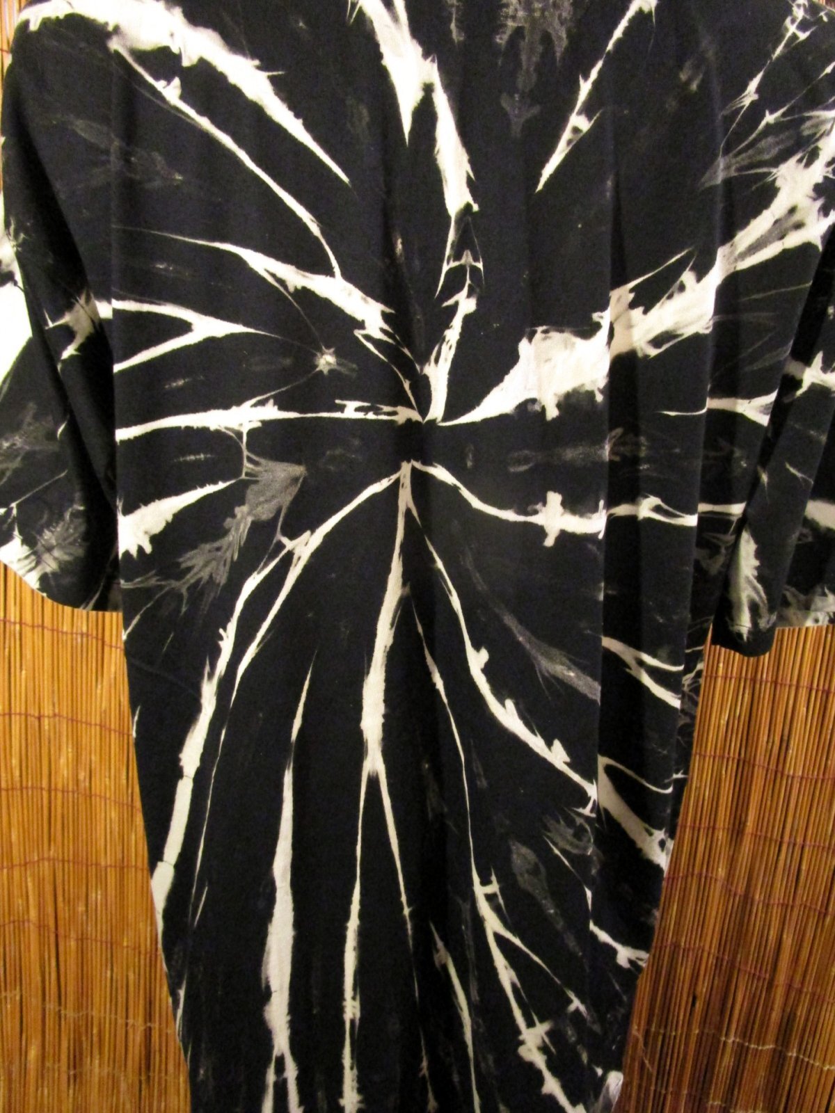 画像: 黒色ベース＊タイダイ染め＊コットン素材＊半袖＊Ｔシャツ＊ＸＬ