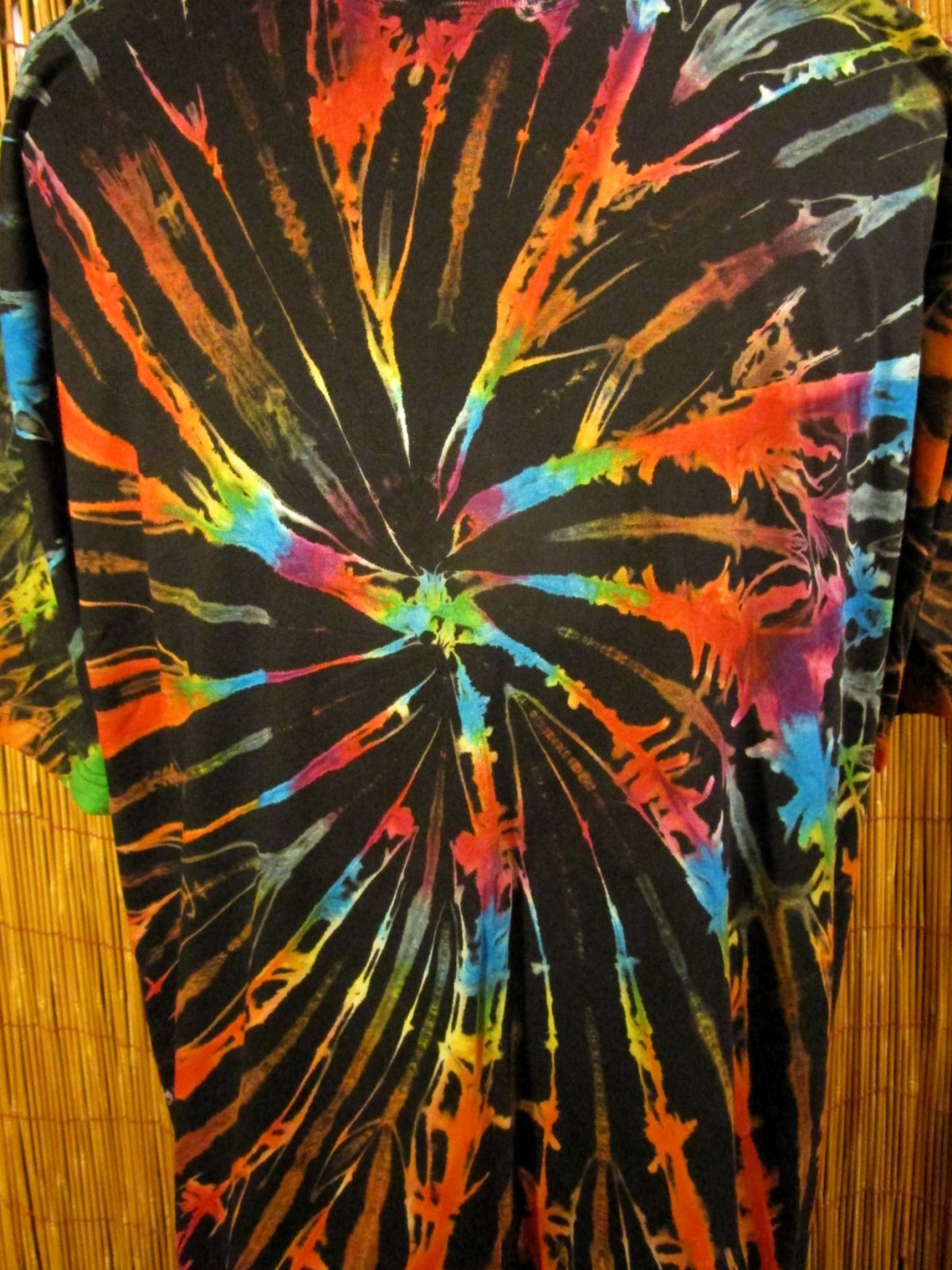 画像: 黒色ベース＊タイダイ染め＊コットン素材＊半袖＊Ｔシャツ＊ＸＬ