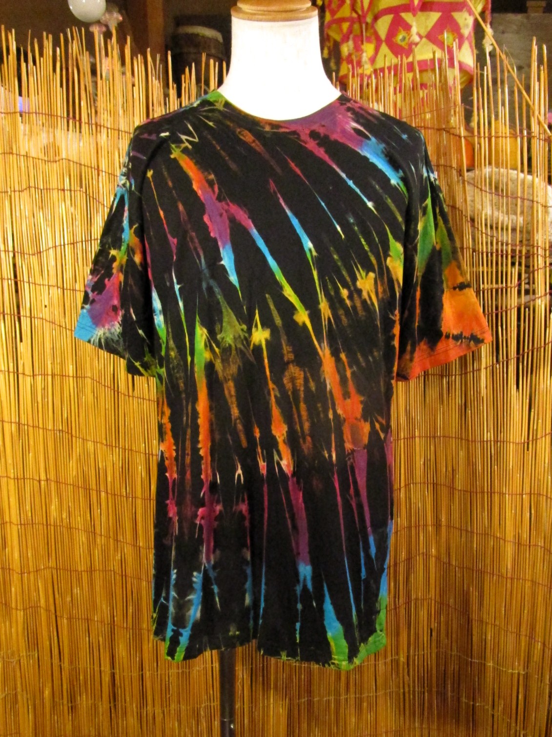 画像1: 黒色ベース＊タイダイ染め＊コットン素材＊半袖＊Ｔシャツ＊ＸＬ
