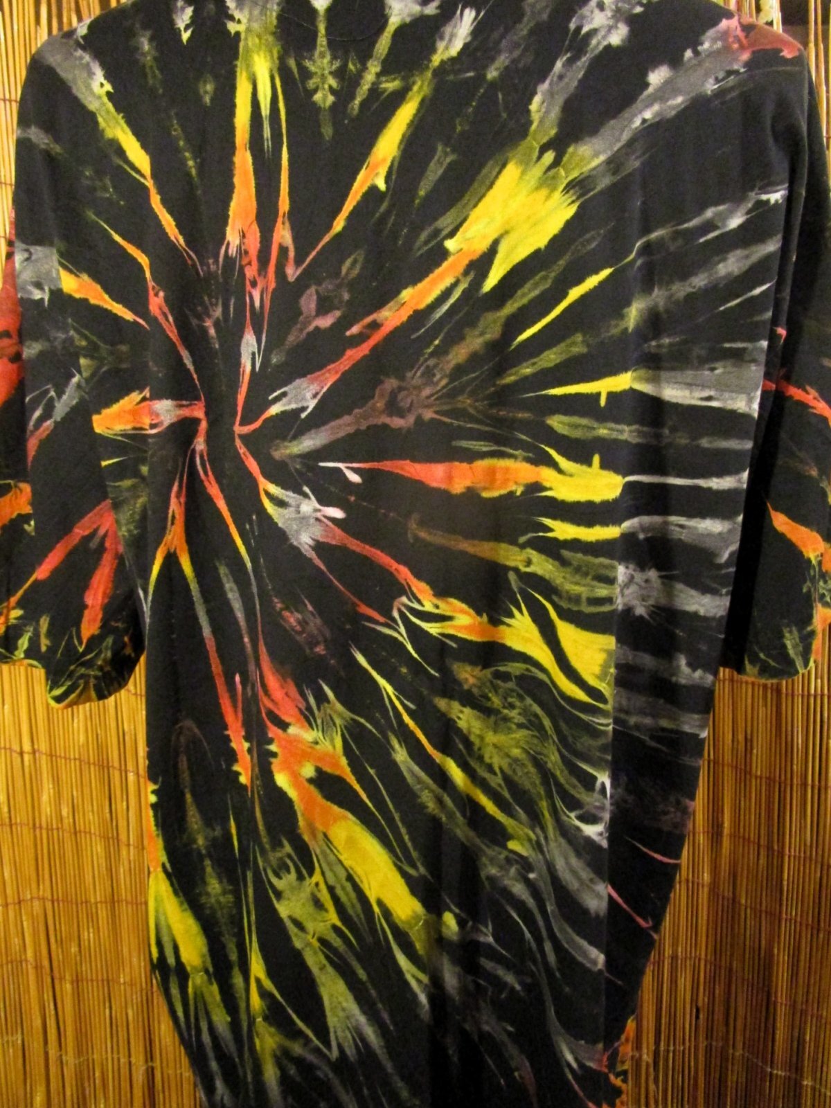 画像: 黒色ベース＊タイダイ染め＊コットン素材＊半袖＊Ｔシャツ＊ＸＬ