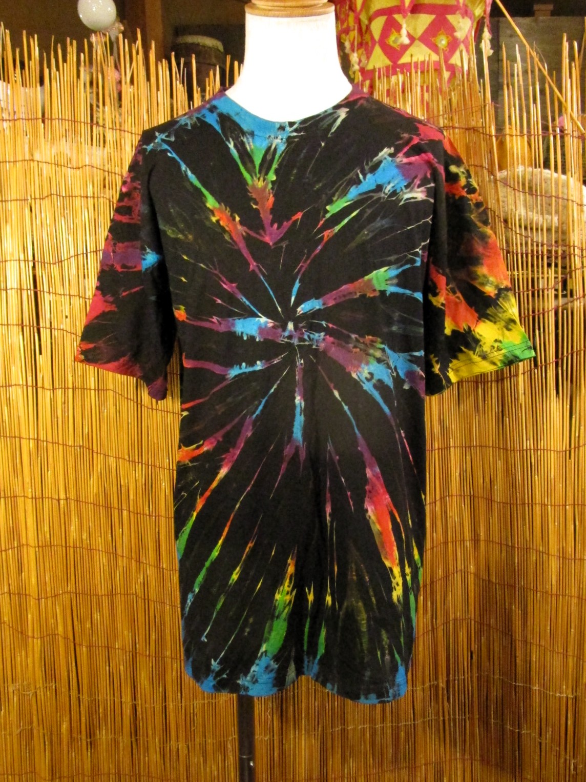 画像1: 黒色ベース＊タイダイ染め＊コットン素材＊半袖＊Ｔシャツ＊ＸＬ
