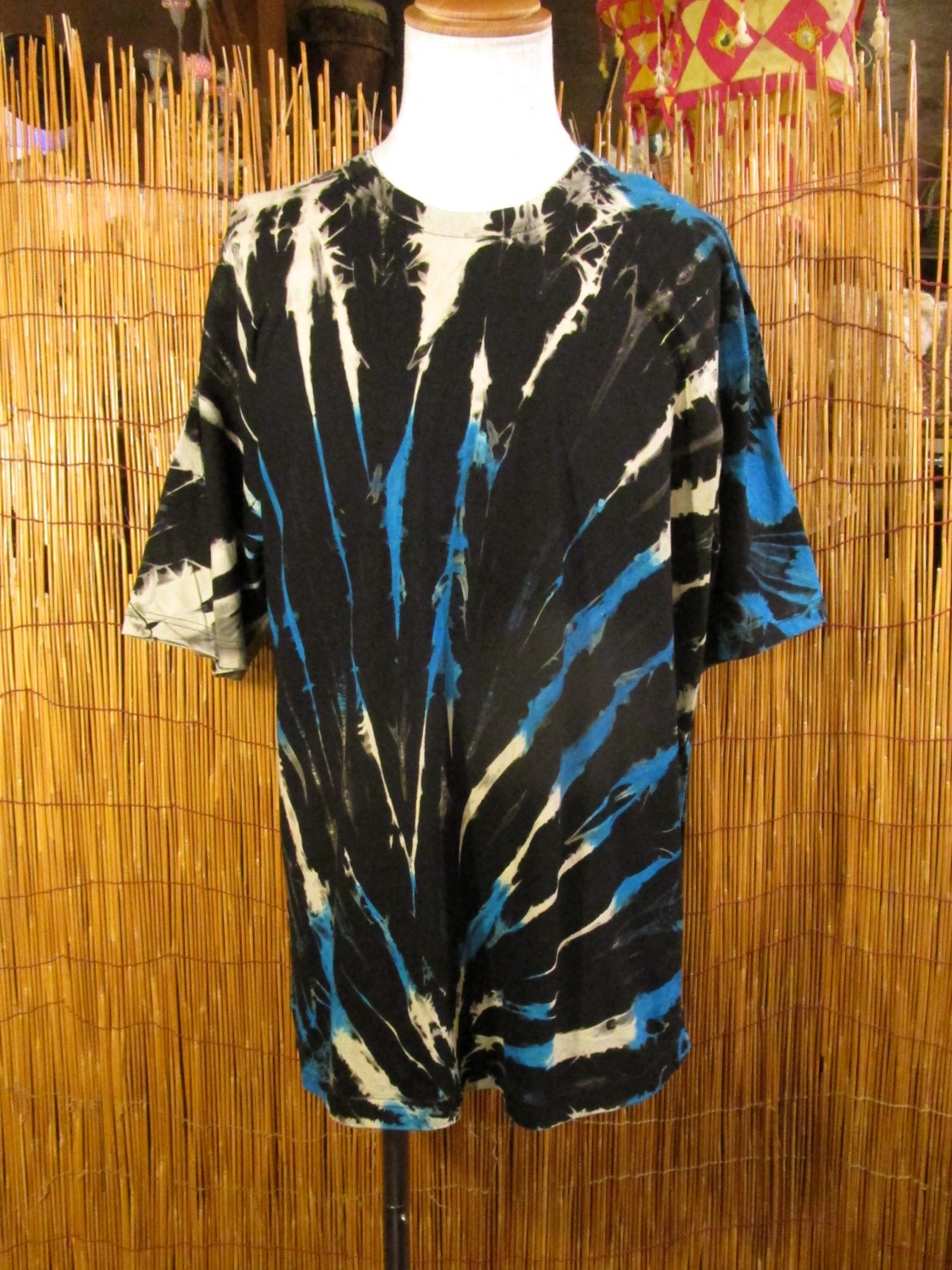 画像1: 黒色ベース＊タイダイ染め＊コットン素材＊半袖＊Ｔシャツ＊２ＸＬ