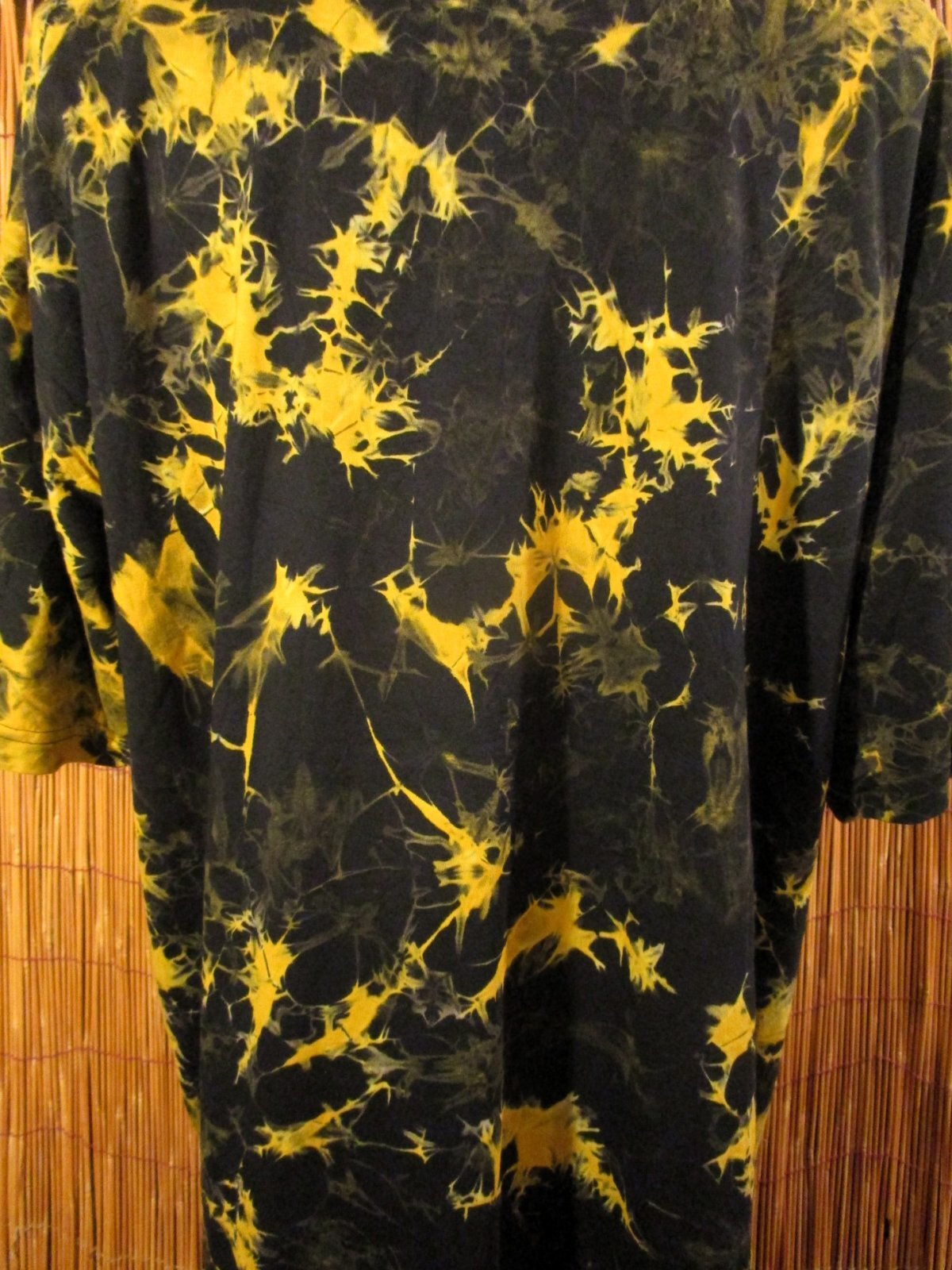 画像: 黒色ベース＊タイダイ染め＊コットン素材＊半袖＊Ｔシャツ＊２ＸＬ