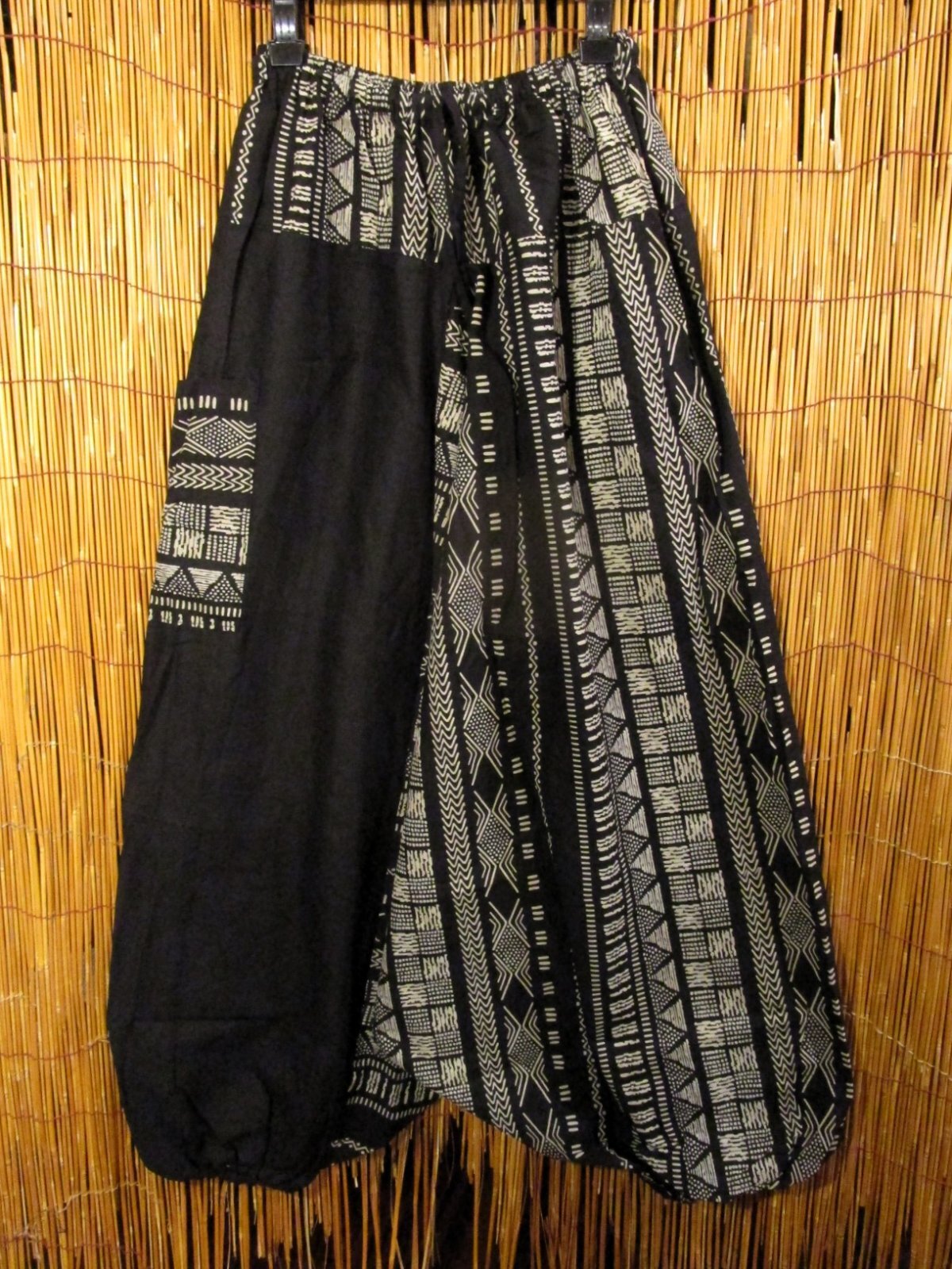 画像1: 黒色＋和風プリント＊切り替え＊コットン素材＊ふんわり＊サルエルパンツ
