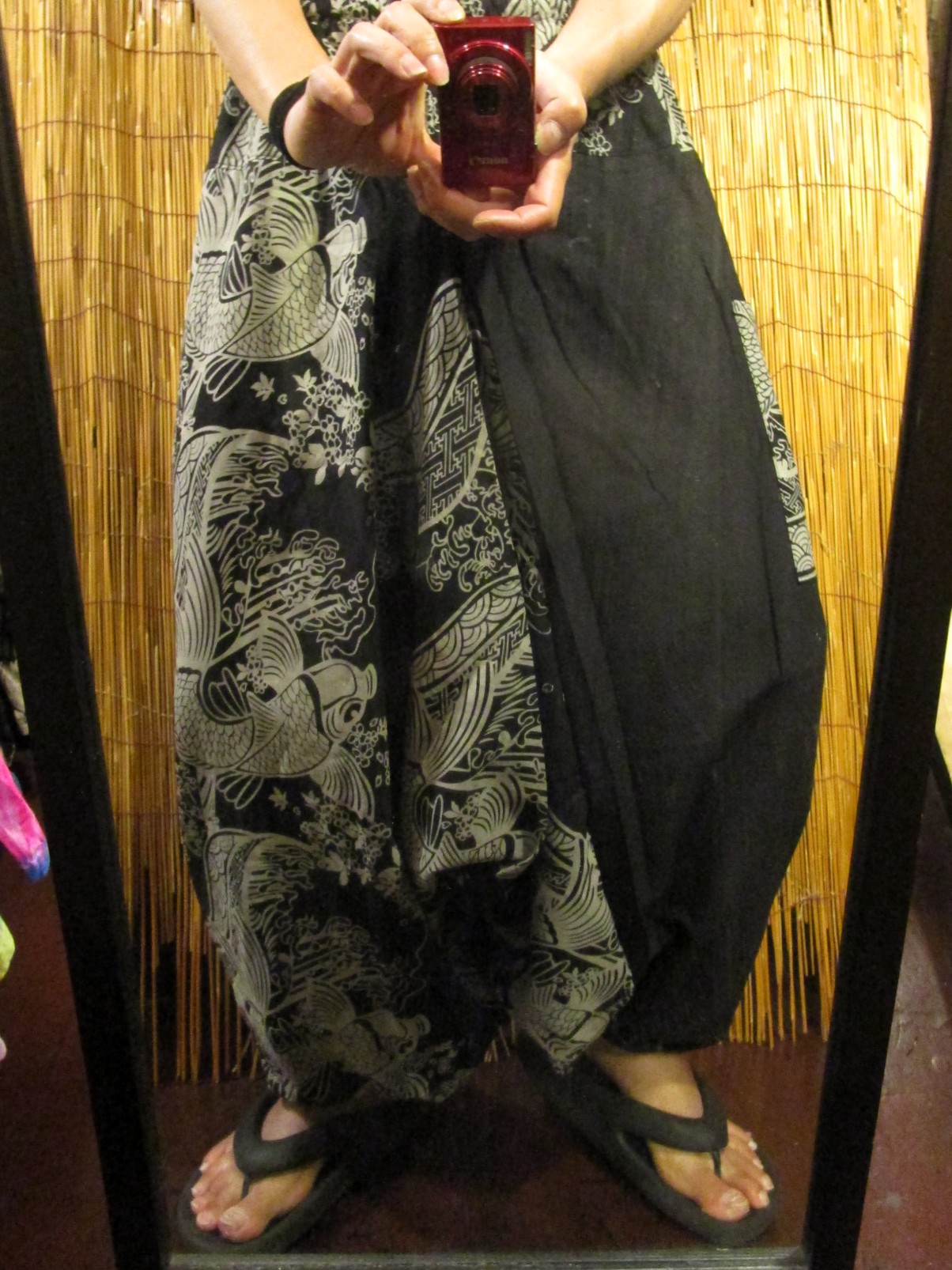 画像: 黒色＋和風プリント＊切り替え＊コットン素材＊ふんわり＊サルエルパンツ