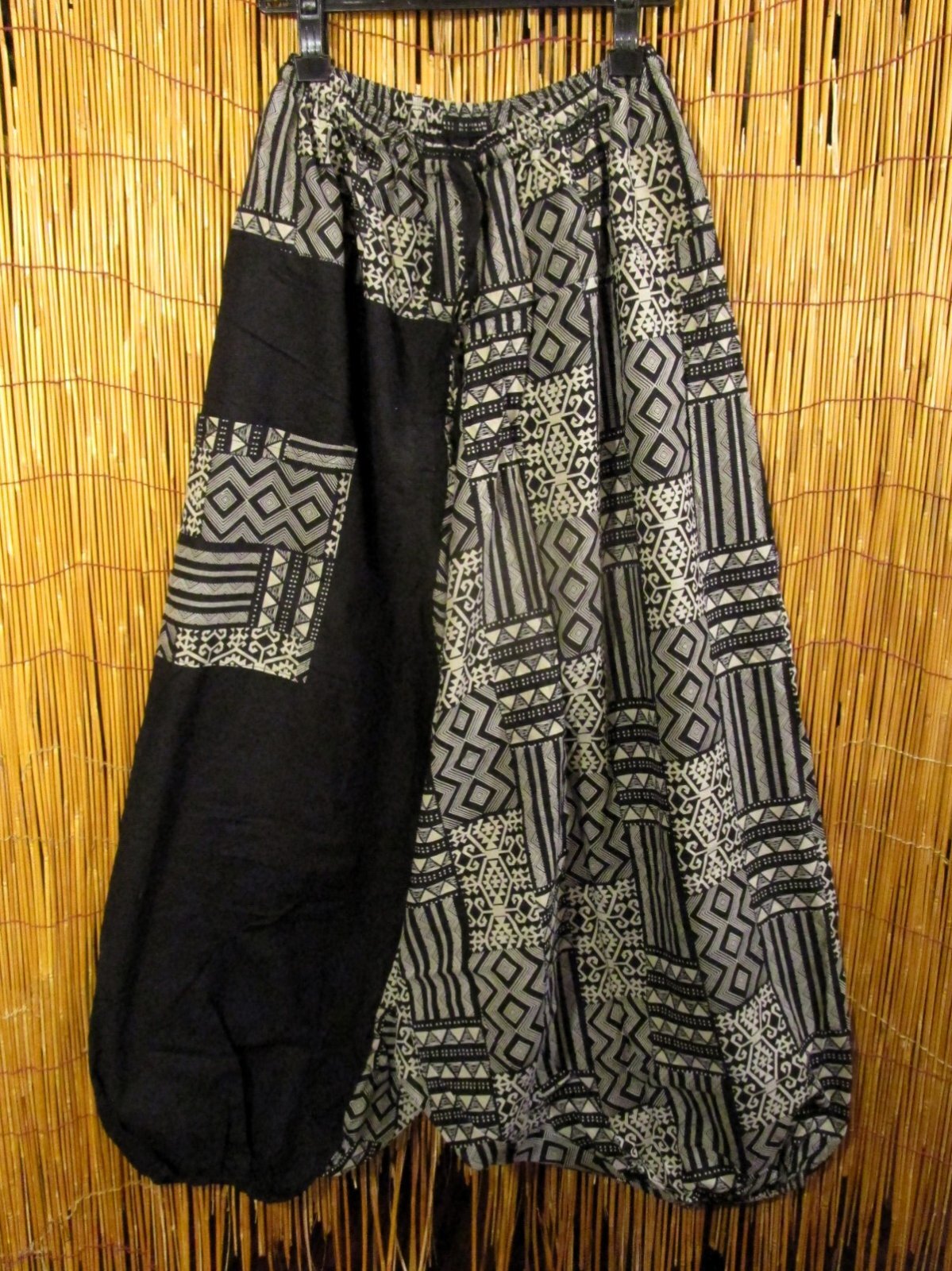 画像1: 黒色＋和風プリント＊切り替え＊コットン素材＊ふんわり＊サルエルパンツ