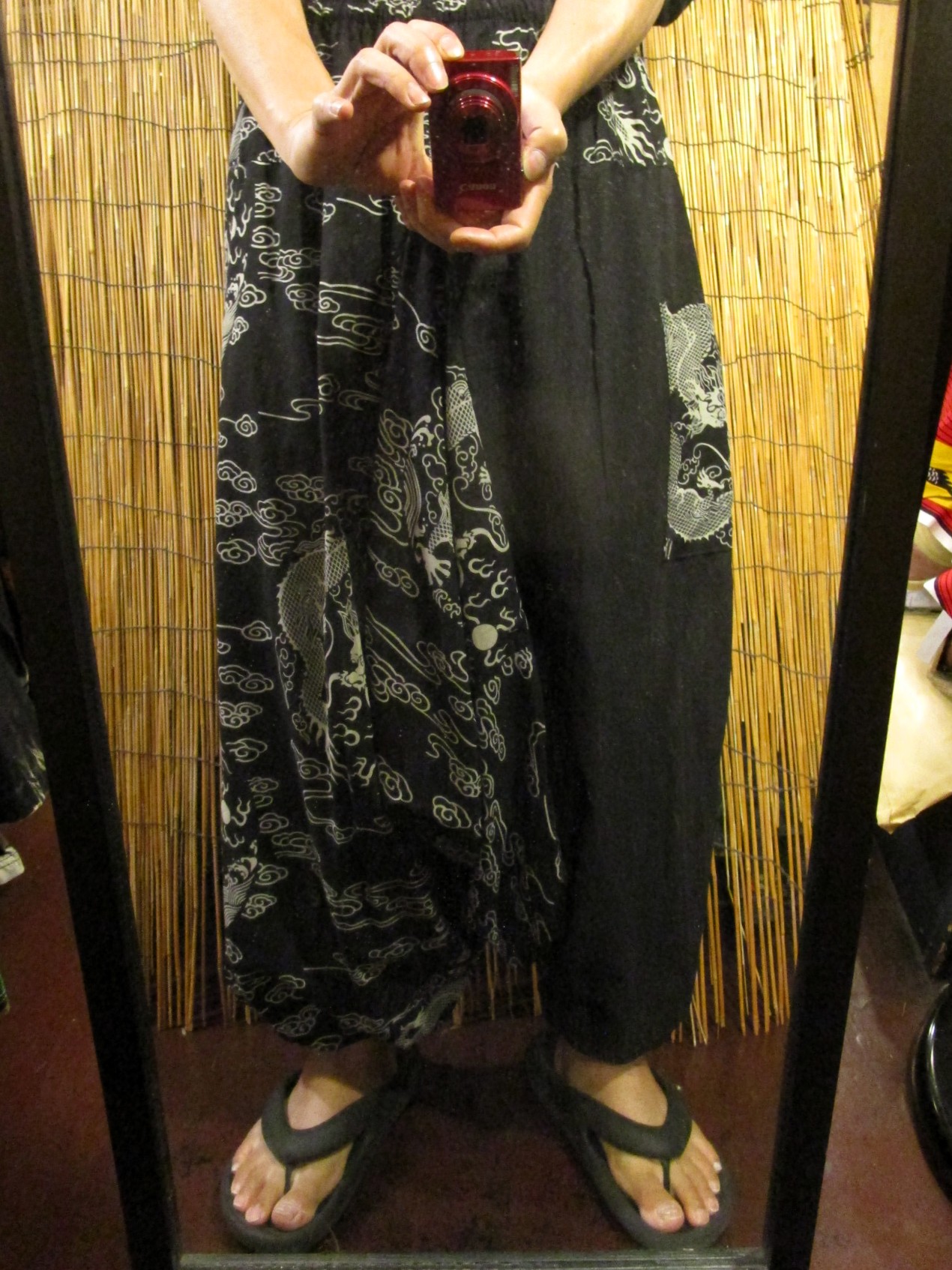 画像: 黒色＋和風プリント＊切り替え＊コットン素材＊ふんわり＊サルエルパンツ