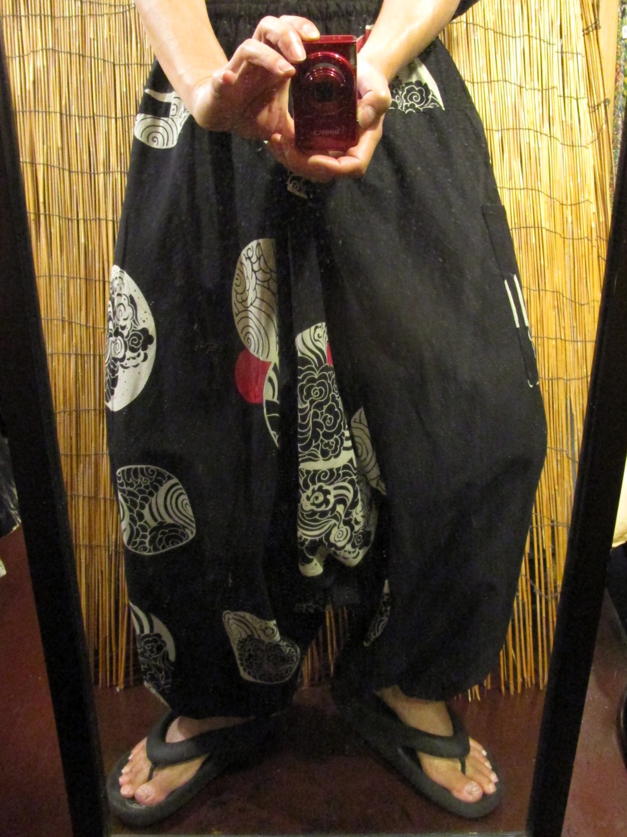 画像: 黒色＋和風プリント＊切り替え＊コットン素材＊ふんわり＊サルエルパンツ