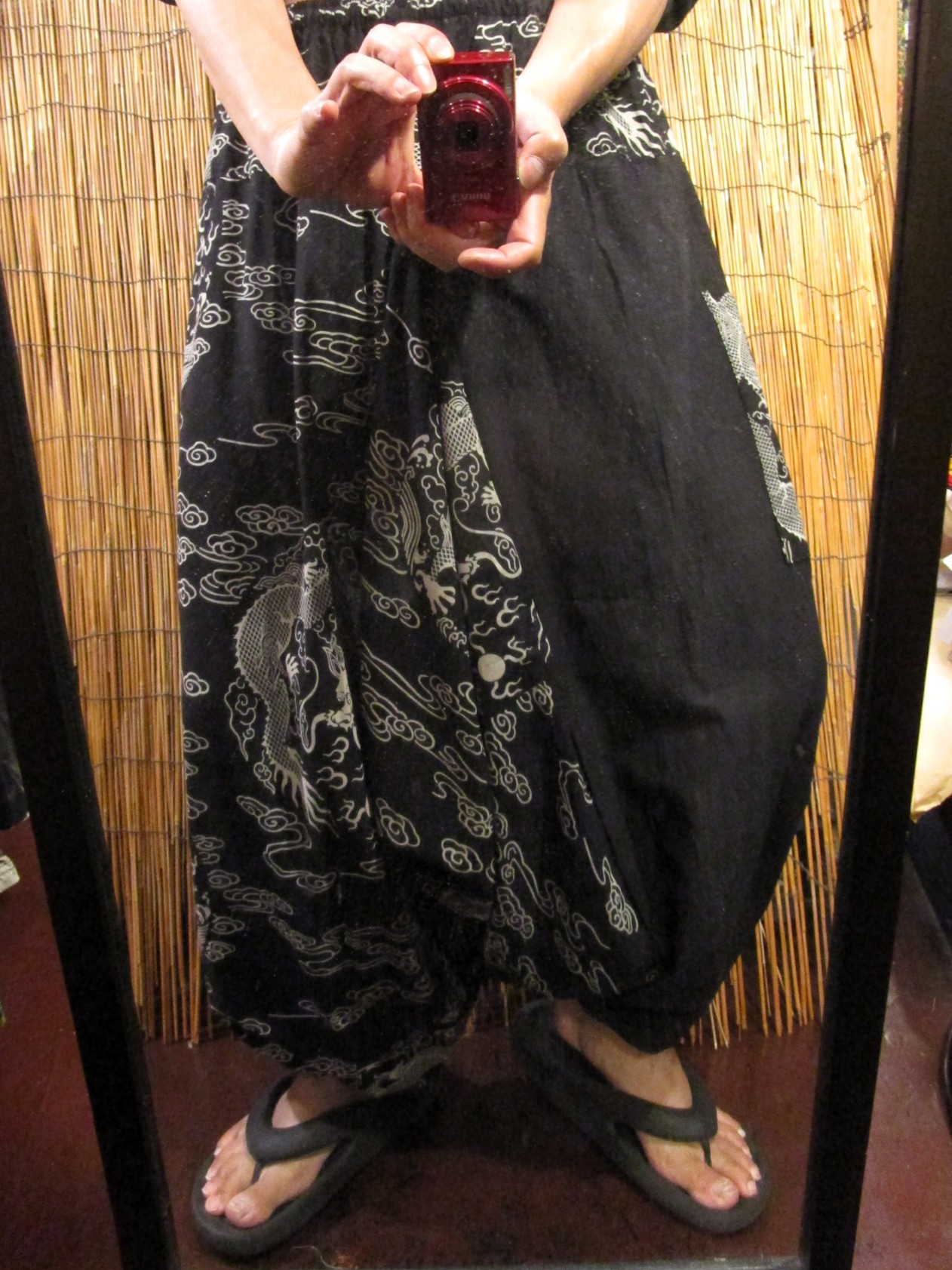 画像: 黒色＋和風プリント＊切り替え＊コットン素材＊ふんわり＊サルエルパンツ