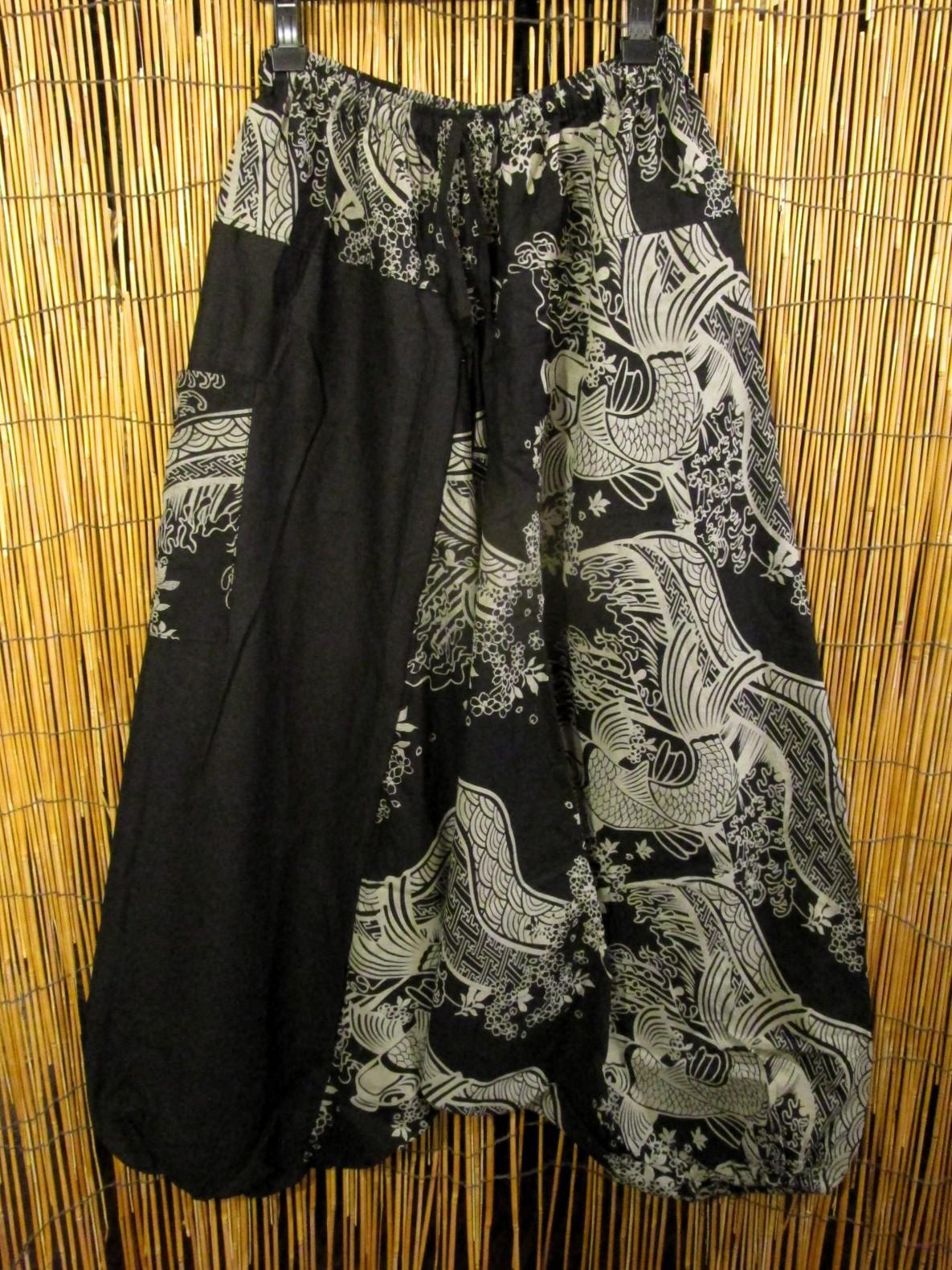 画像1: 黒色＋和風プリント＊切り替え＊コットン素材＊ふんわり＊サルエルパンツ