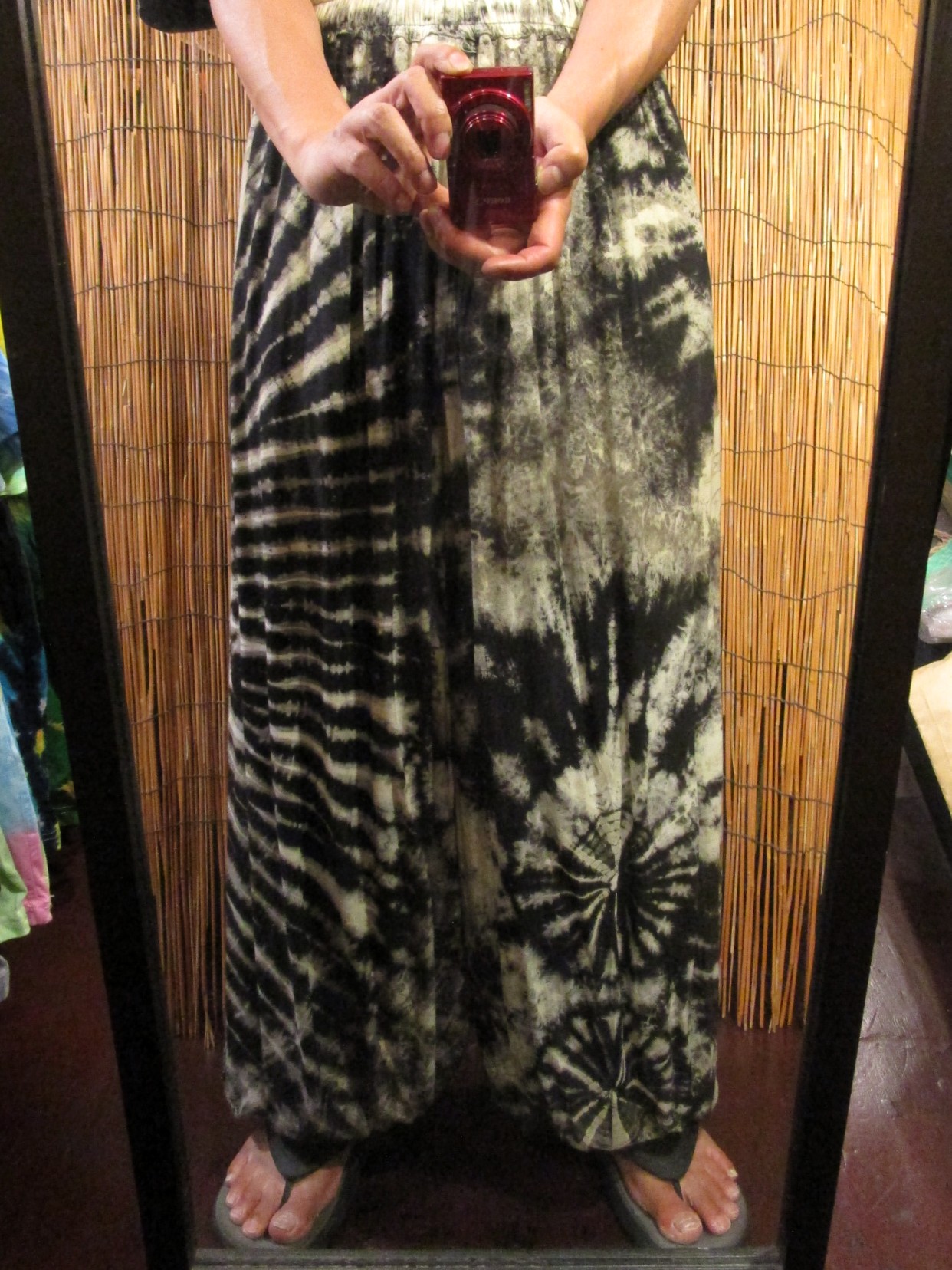 画像: モノトーンタイダイ染め＊レーヨン素材＊ゆったりシルエット＊ビッグアラジンパンツ＊バルーンパンツ